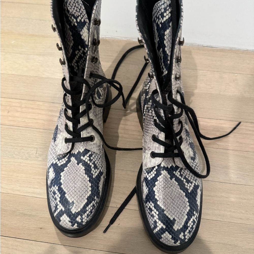 Stuart Weitzman “Mckenzee” Python Embossed Leathe… - image 4